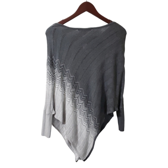 White House Black Market Asymmetric Grey/White Chevron Poncho Sweater Small - Picture 6 of 12